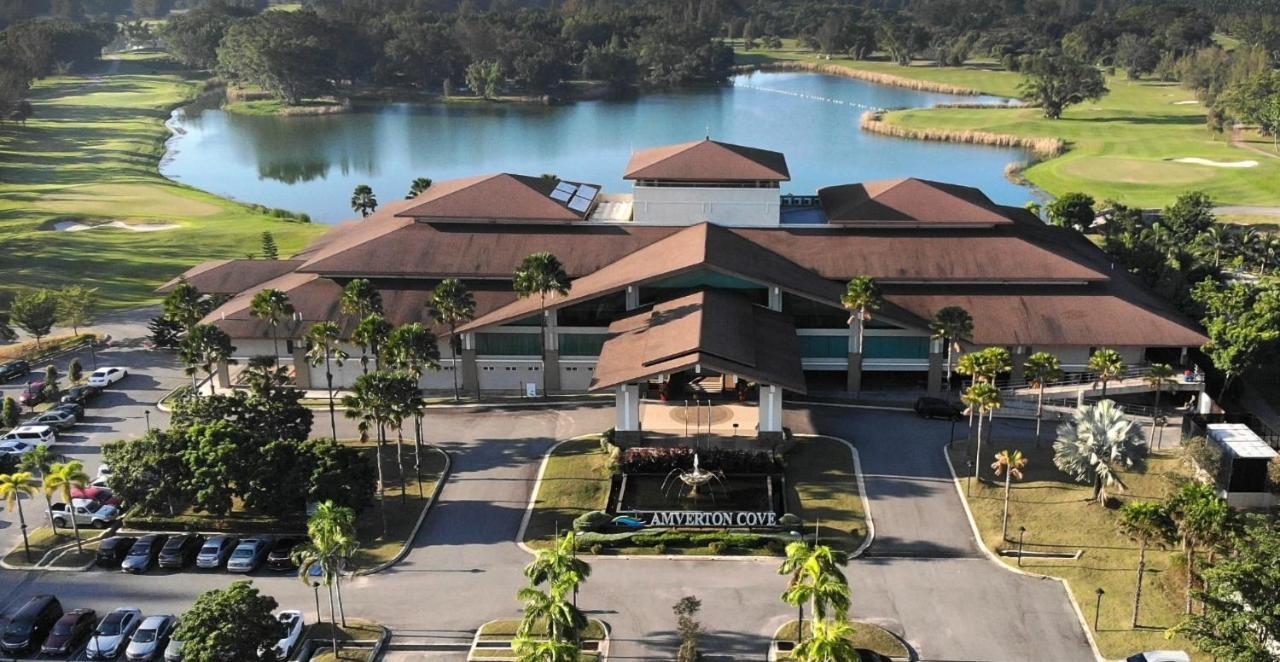 Amverton Cove Golf & Island Resort Banting  Ngoại thất bức ảnh